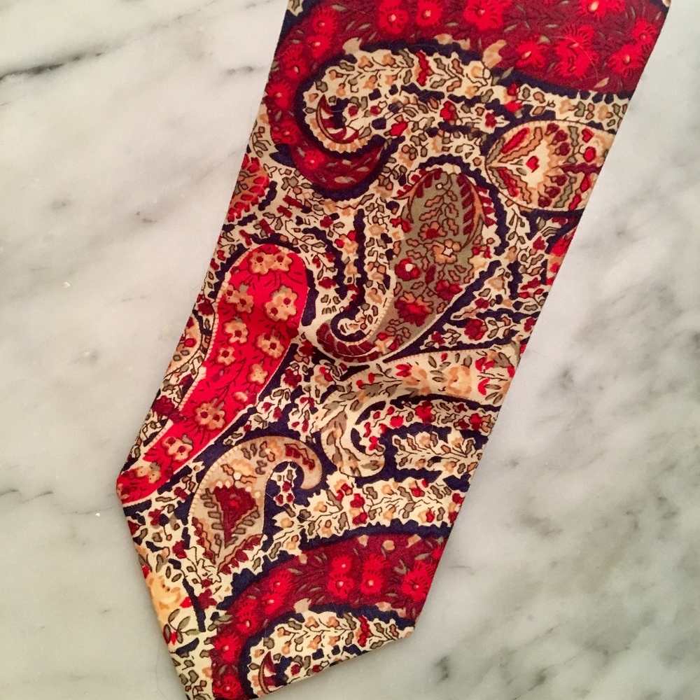 TRUMBULL RHODES red paisley tie